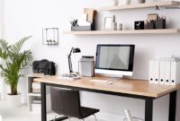 How to decorate office desk with plants