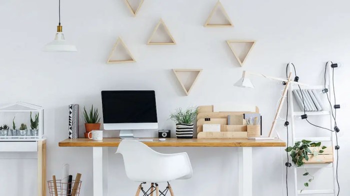 How to decorate office desk with plants